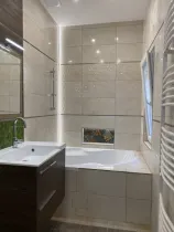 Falburkolatok, csempék