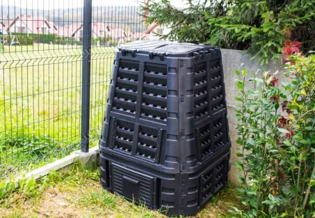 KOMPOST 740 literes fekete műanyag komposztáló