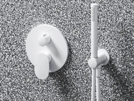 Fali kiállás integrált zuhanyrózsa tartóval 707.10WHM, matt fehér